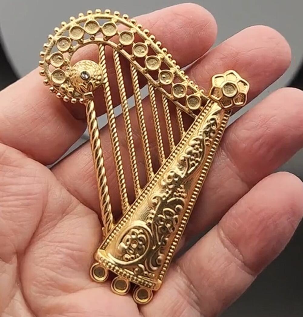 Harp Brooch Gold Tone Metal Stringed Musical Instrument Music Classic